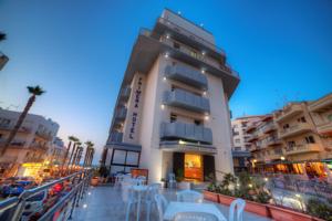 Primera Hotel